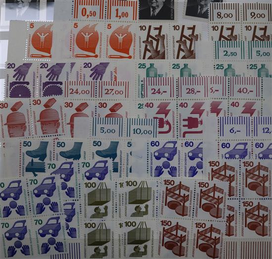 A large quantity of stamps in albums and loose